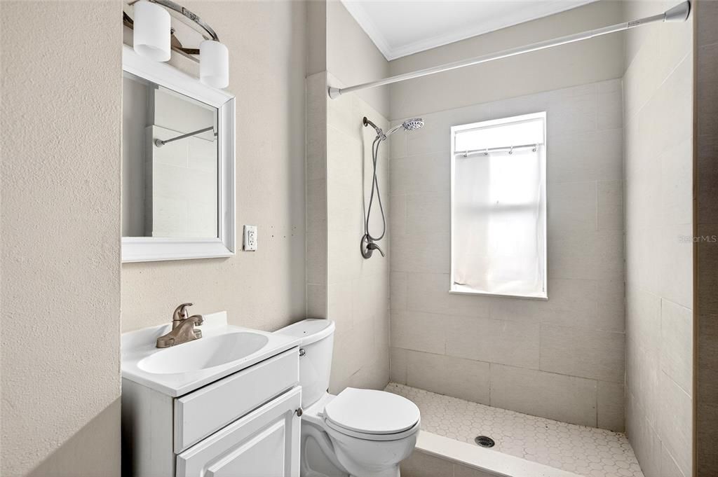 Activo con contrato: $210,000 (3 camas, 1 baños, 960 Pies cuadrados)