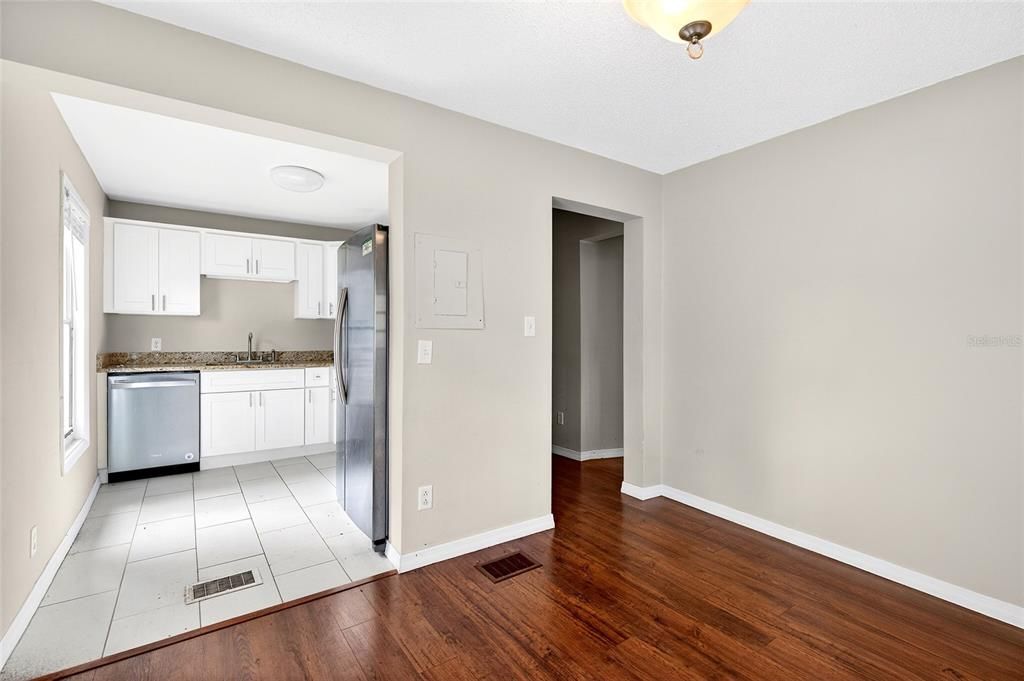 Activo con contrato: $210,000 (3 camas, 1 baños, 960 Pies cuadrados)