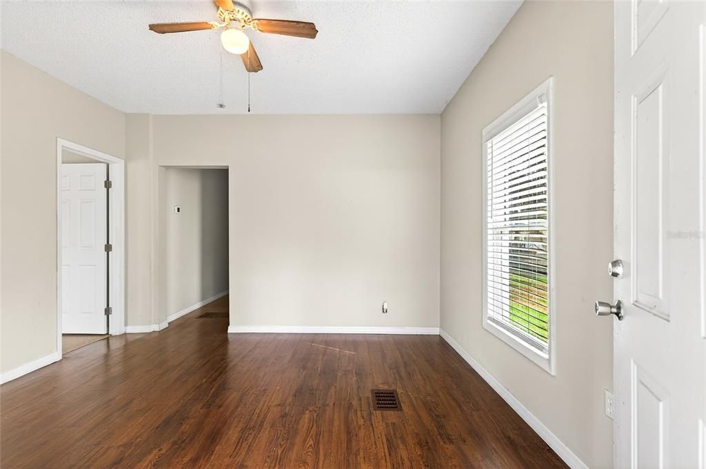 Activo con contrato: $210,000 (3 camas, 1 baños, 960 Pies cuadrados)