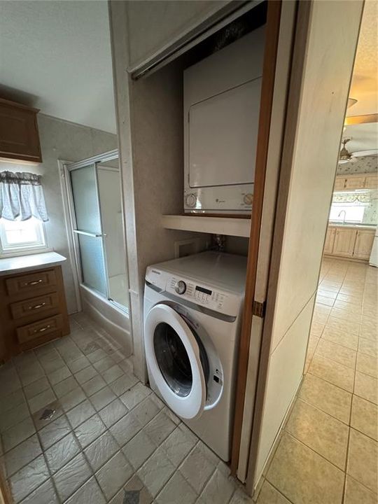 Под контрактом: $199,000 (2 спален, 1 ванн, 992 Квадратных фут)