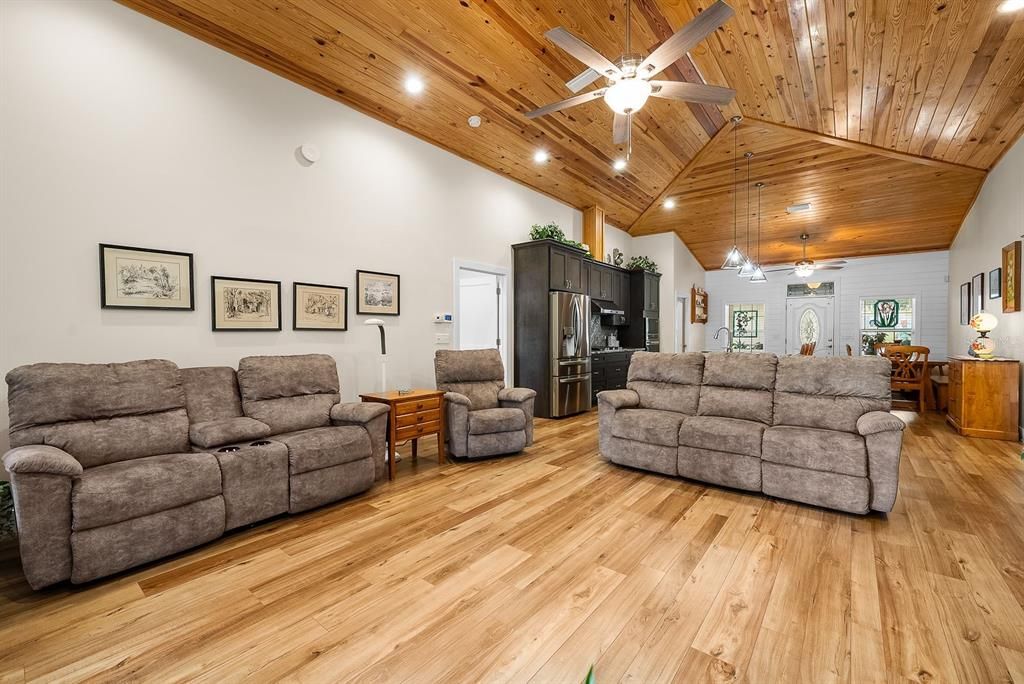 En Venta: $850,000 (3 camas, 2 baños, 2196 Pies cuadrados)