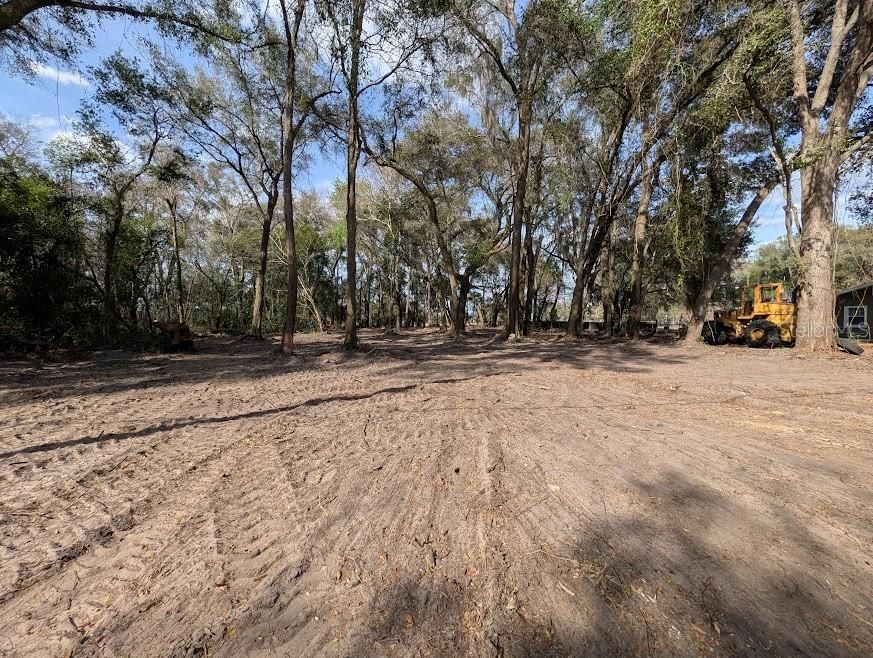 На продажу: $48,900 (0.55 acres)