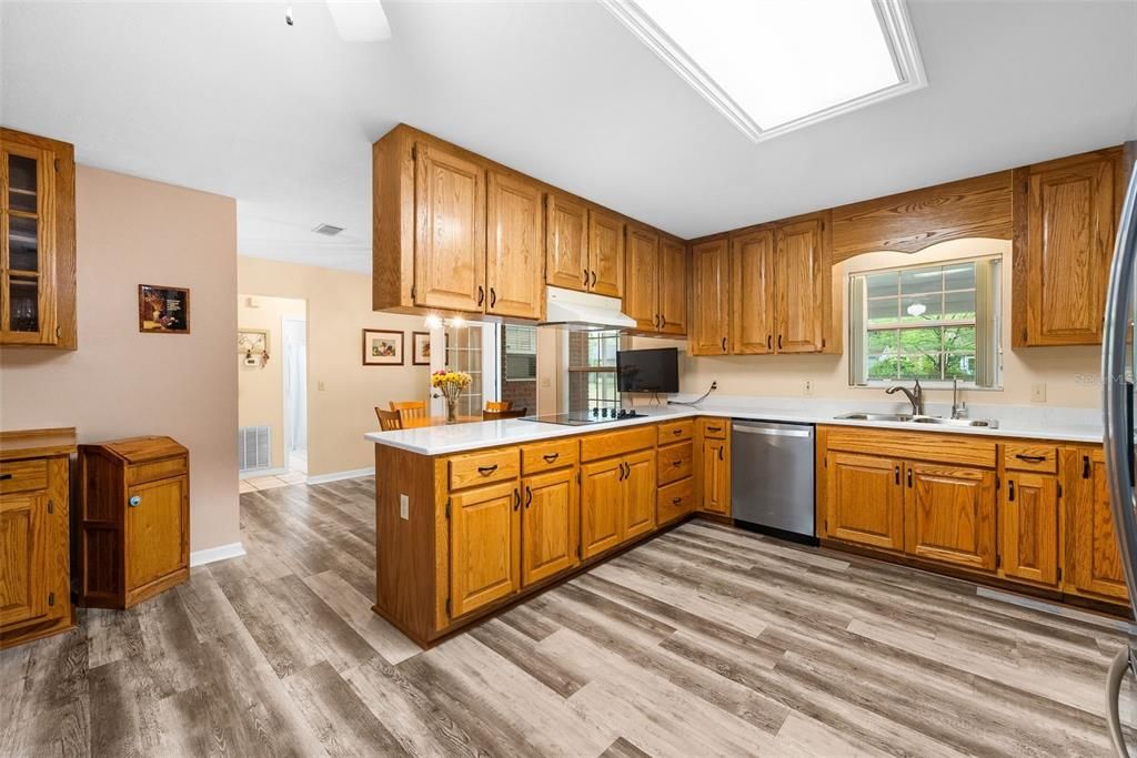 En Venta: $565,000 (4 camas, 3 baños, 3458 Pies cuadrados)
