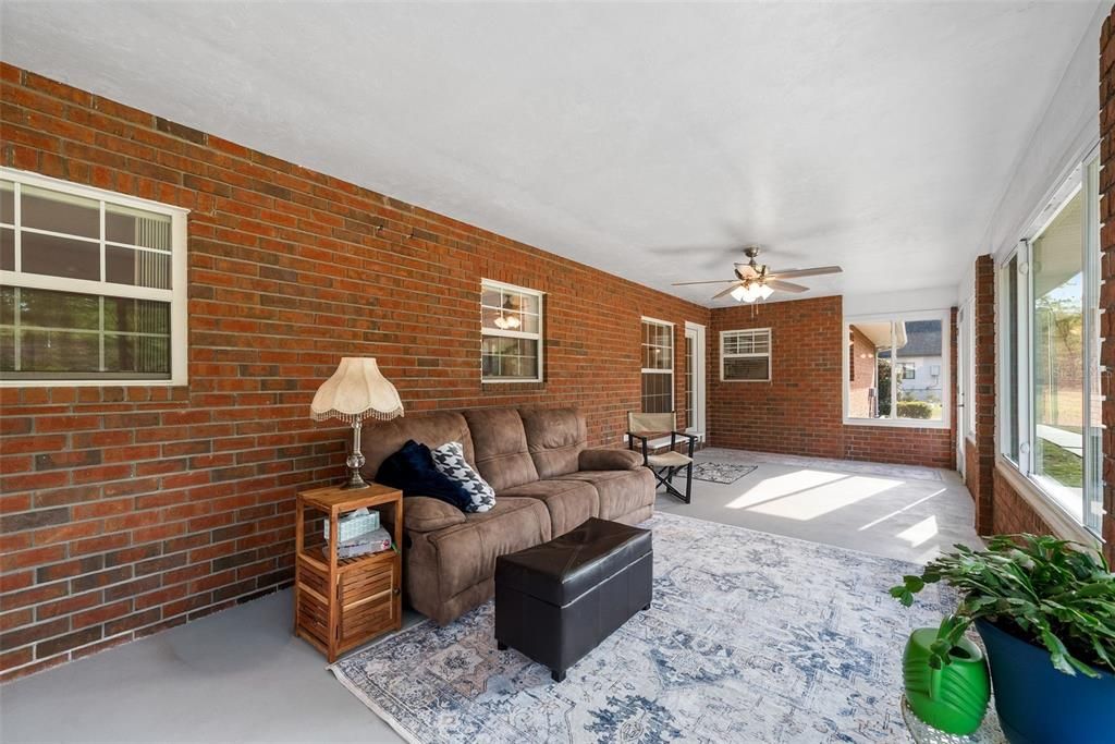 En Venta: $565,000 (4 camas, 3 baños, 3458 Pies cuadrados)