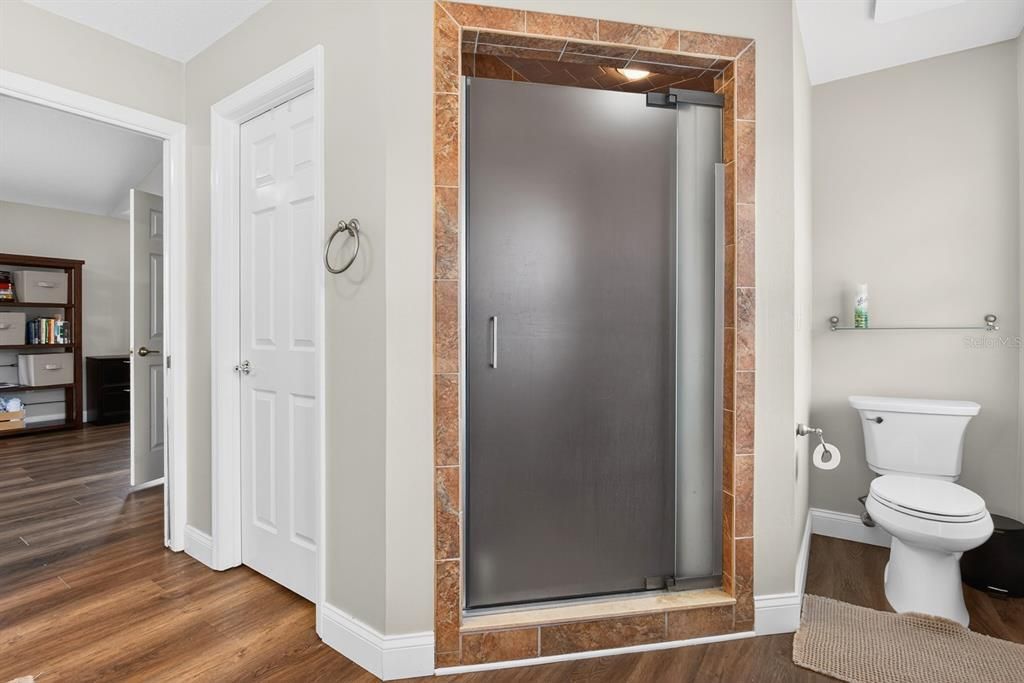 Activo con contrato: $634,900 (4 camas, 2 baños, 2553 Pies cuadrados)