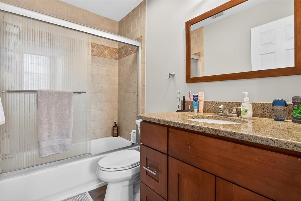 Activo con contrato: $634,900 (4 camas, 2 baños, 2553 Pies cuadrados)