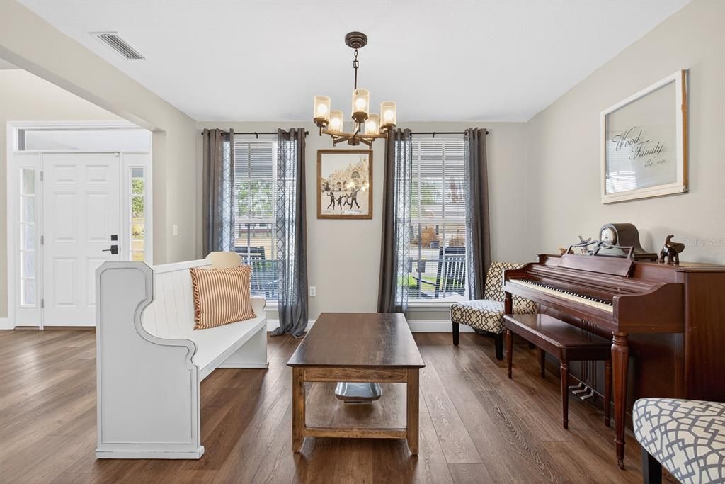 Activo con contrato: $634,900 (4 camas, 2 baños, 2553 Pies cuadrados)