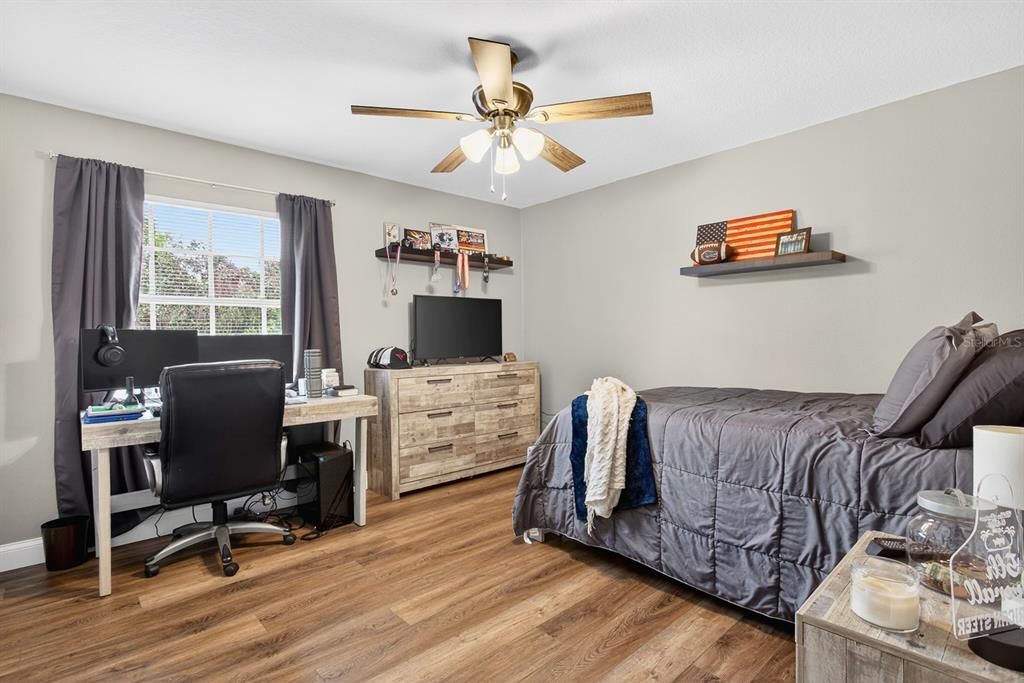 Activo con contrato: $634,900 (4 camas, 2 baños, 2553 Pies cuadrados)