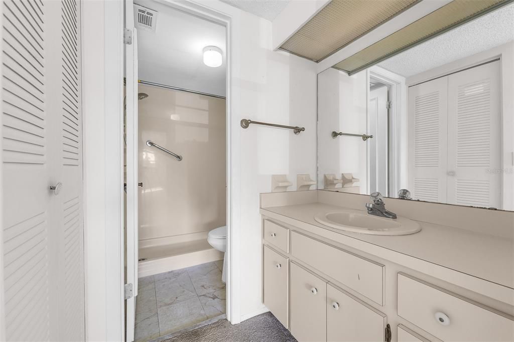 Activo con contrato: $160,000 (2 camas, 2 baños, 934 Pies cuadrados)