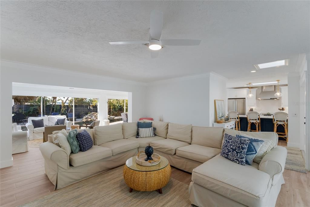 For Sale: $1,899,000 (3 beds, 2 baths, 2909 Square Feet)