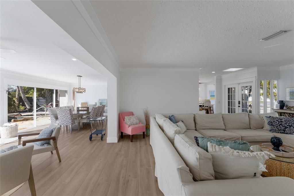 For Sale: $1,899,000 (3 beds, 2 baths, 2909 Square Feet)