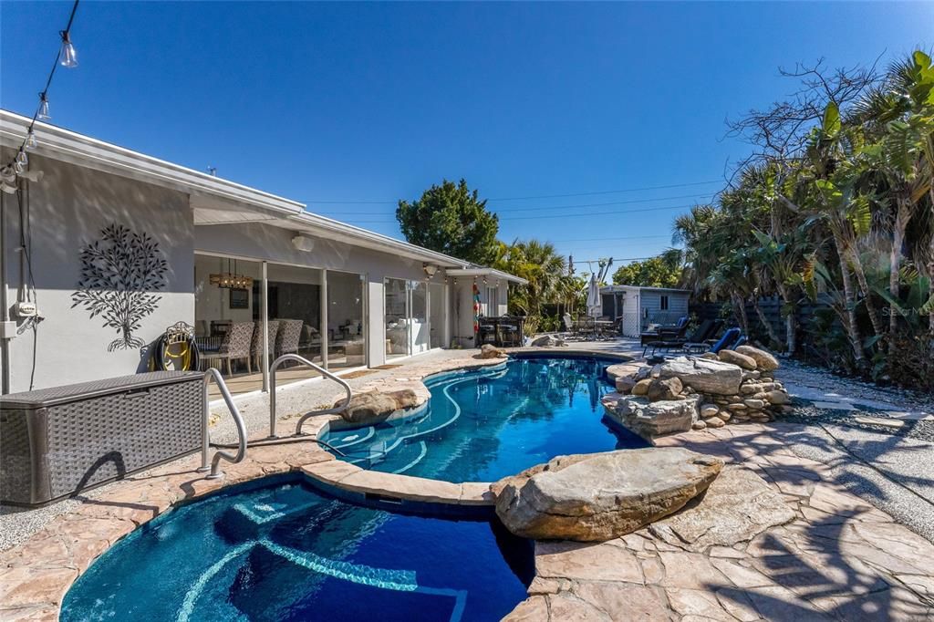 For Sale: $1,899,000 (3 beds, 2 baths, 2909 Square Feet)