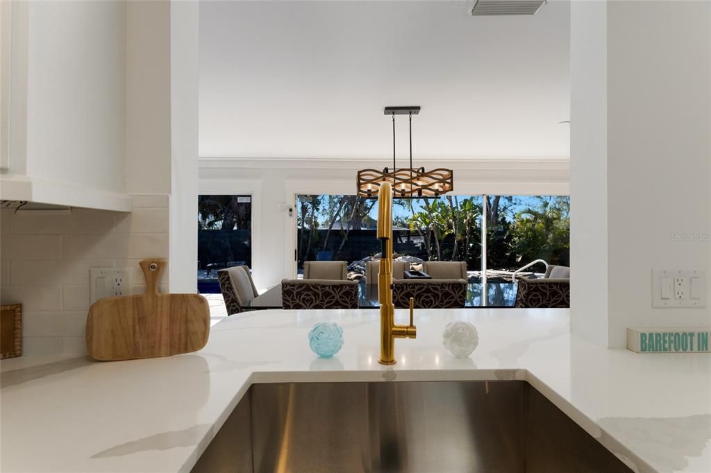 For Sale: $1,899,000 (3 beds, 2 baths, 2909 Square Feet)