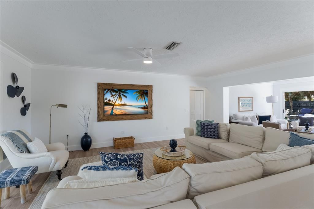 For Sale: $1,899,000 (3 beds, 2 baths, 2909 Square Feet)