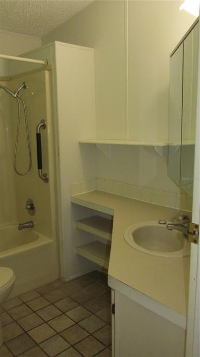 На продажу: $105,000 (2 спален, 2 ванн, 1196 Квадратных фут)