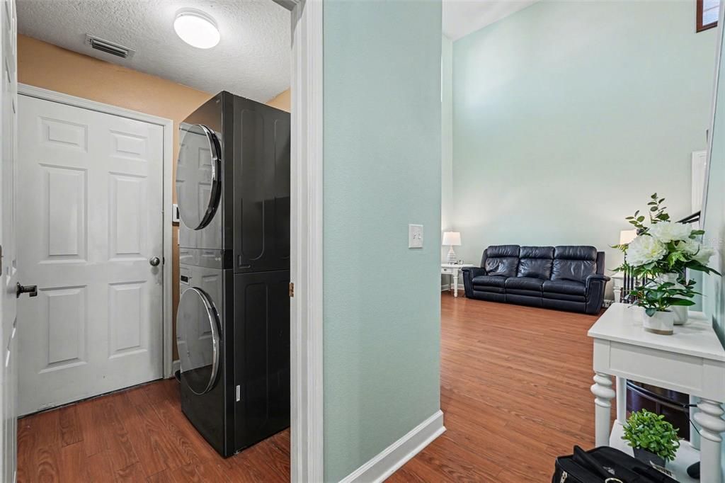 合同活跃: $660,000 (3 贝兹, 2 浴室, 2283 平方英尺)