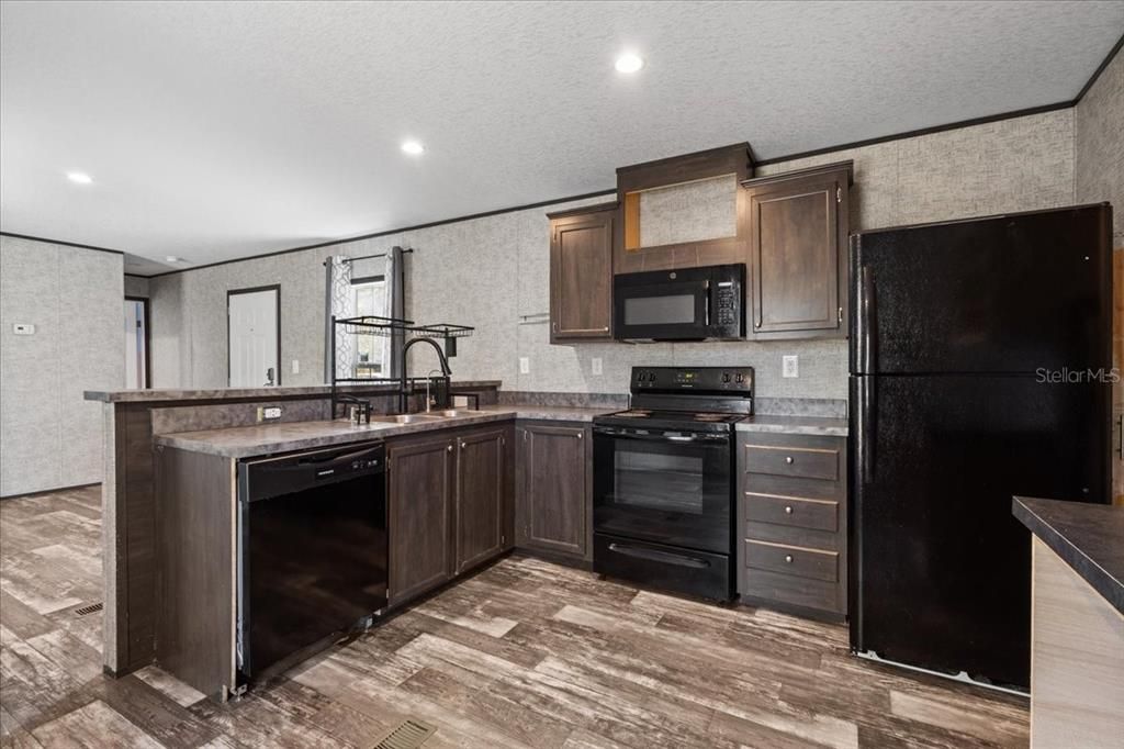 На продажу: $150,000 (2 спален, 2 ванн, 780 Квадратных фут)