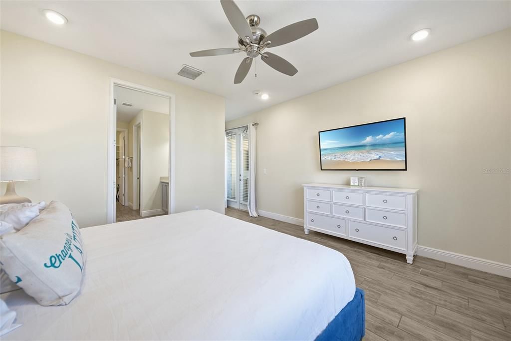 For Sale: $1,300,000 (7 beds, 8 baths, 4319 Square Feet)