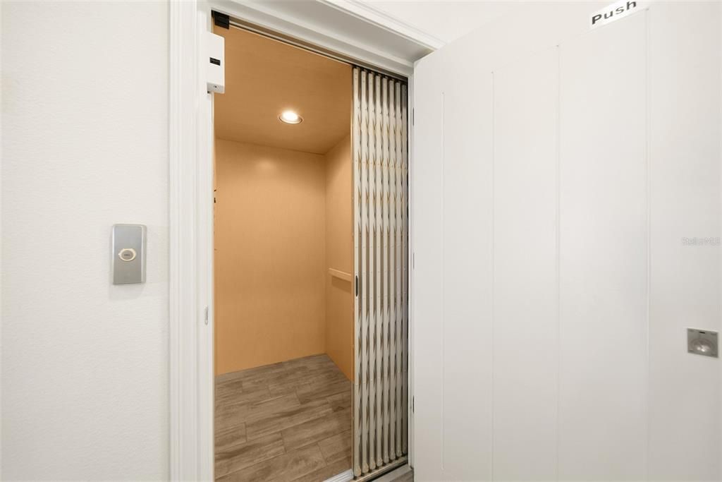 For Sale: $1,300,000 (7 beds, 8 baths, 4319 Square Feet)