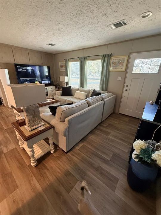 For Sale: $189,900 (2 beds, 2 baths, 1344 Square Feet)