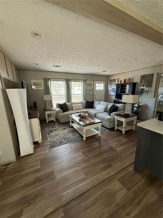 For Sale: $189,900 (2 beds, 2 baths, 1344 Square Feet)