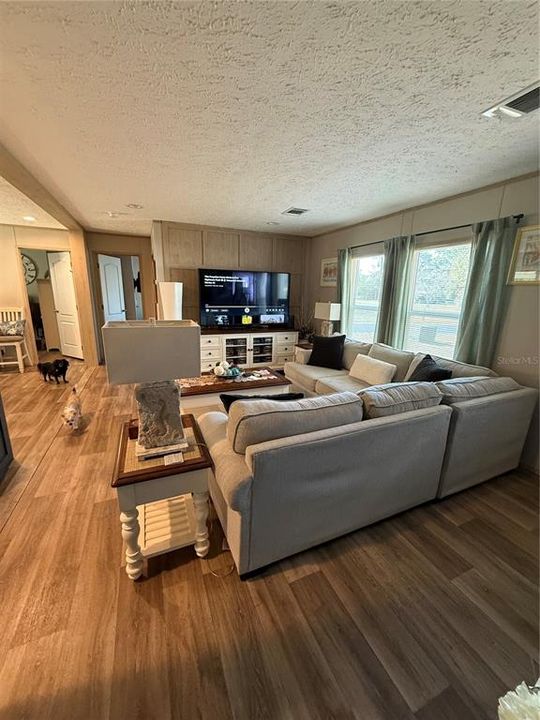 For Sale: $189,900 (2 beds, 2 baths, 1344 Square Feet)