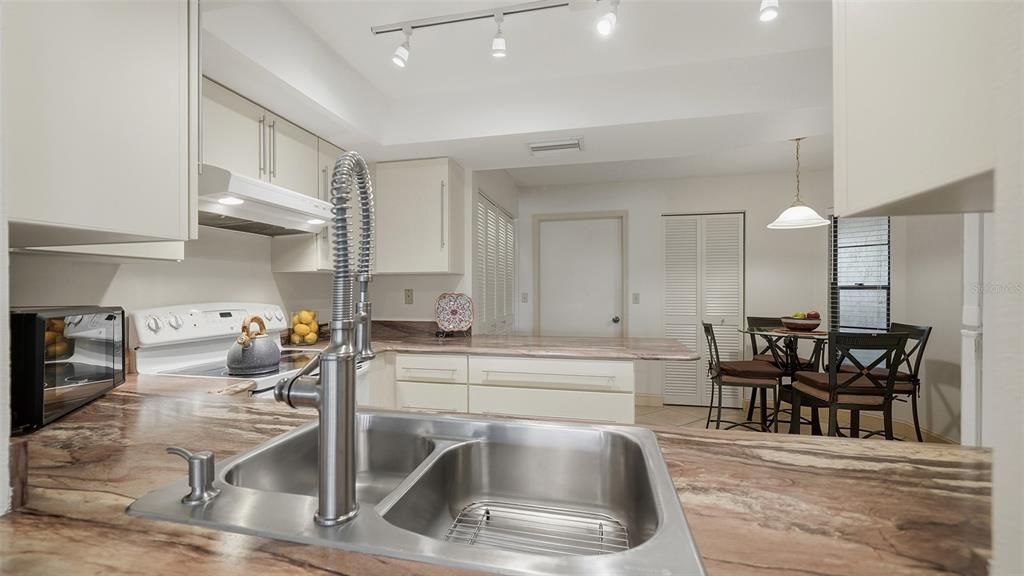 Activo con contrato: $315,000 (2 camas, 2 baños, 1353 Pies cuadrados)