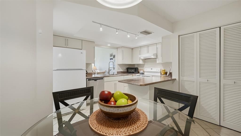 Activo con contrato: $315,000 (2 camas, 2 baños, 1353 Pies cuadrados)