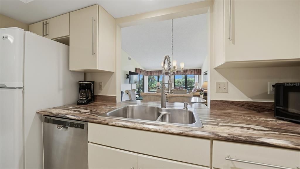 Activo con contrato: $315,000 (2 camas, 2 baños, 1353 Pies cuadrados)