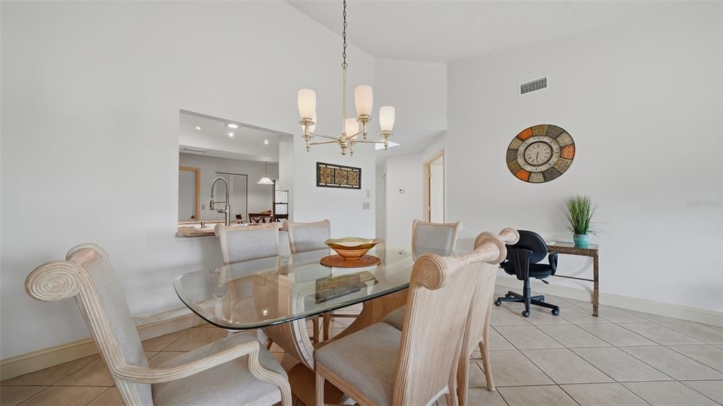 Activo con contrato: $315,000 (2 camas, 2 baños, 1353 Pies cuadrados)