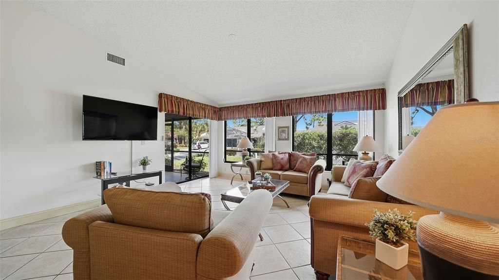 Activo con contrato: $315,000 (2 camas, 2 baños, 1353 Pies cuadrados)