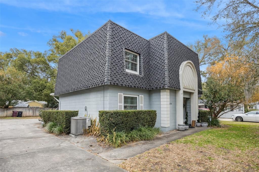 For Sale: $329,000 (2 beds, 1 baths, 1116 Square Feet)