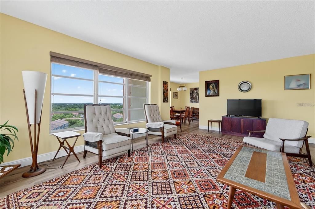 For Sale: $212,900 (2 beds, 2 baths, 1350 Square Feet)