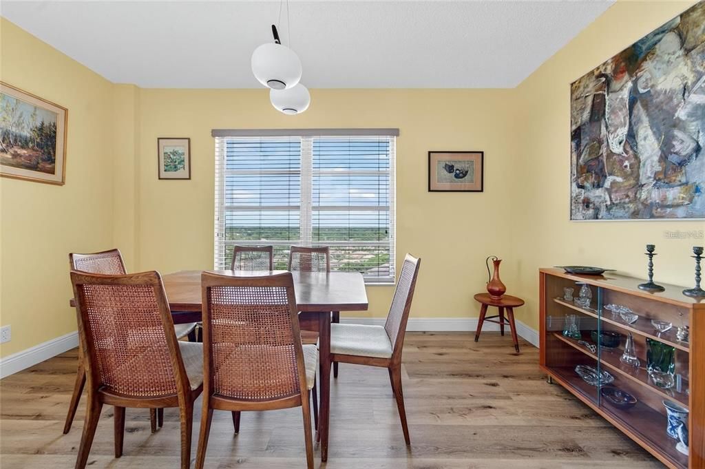 For Sale: $212,900 (2 beds, 2 baths, 1350 Square Feet)