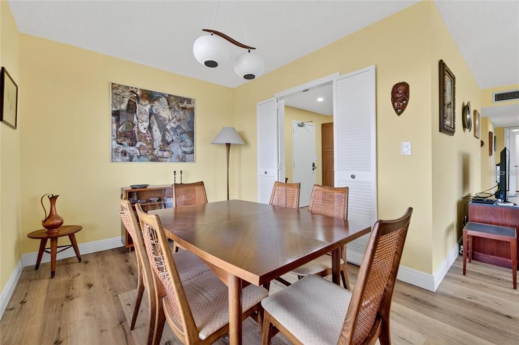 For Sale: $212,900 (2 beds, 2 baths, 1350 Square Feet)