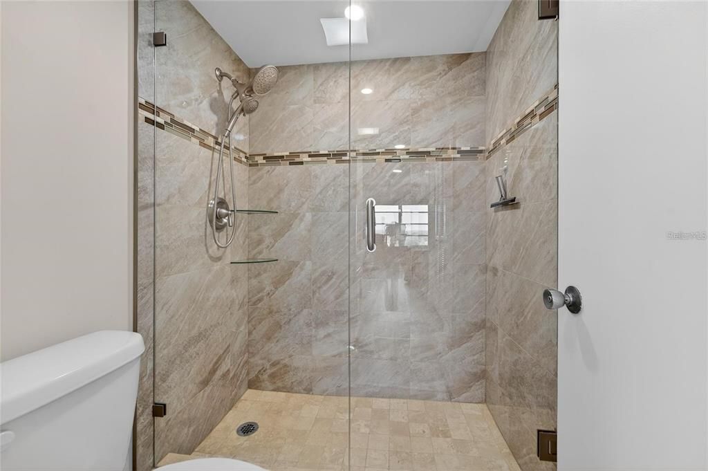 For Sale: $212,900 (2 beds, 2 baths, 1350 Square Feet)
