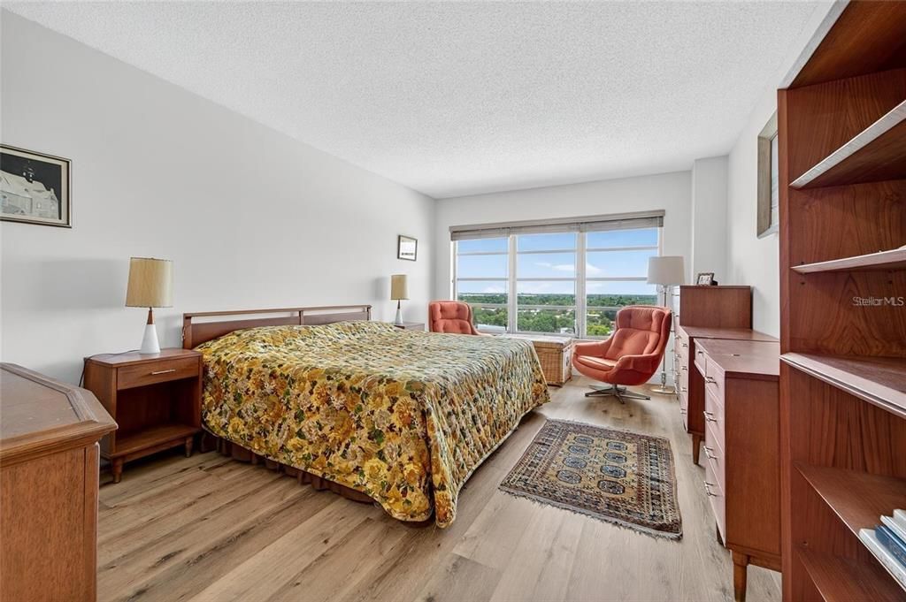 For Sale: $212,900 (2 beds, 2 baths, 1350 Square Feet)