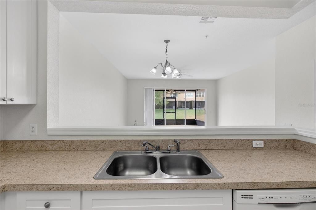 Active With Contract: $290,000 (3 beds, 2 baths, 1682 Square Feet)