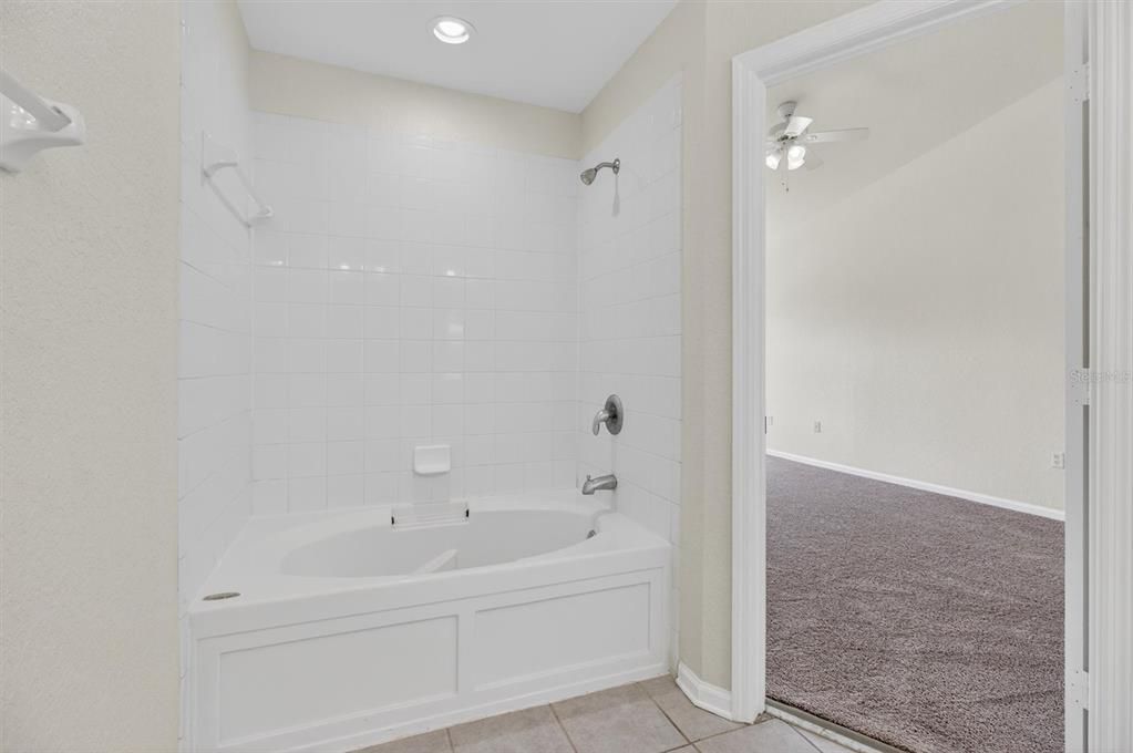 Active With Contract: $290,000 (3 beds, 2 baths, 1682 Square Feet)