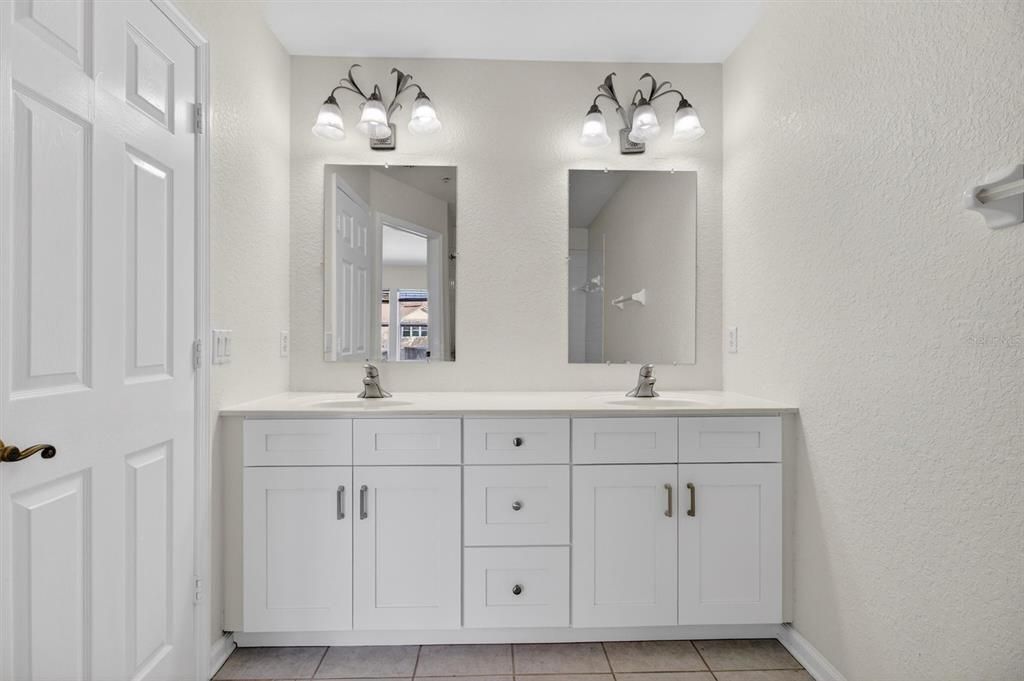 Active With Contract: $290,000 (3 beds, 2 baths, 1682 Square Feet)