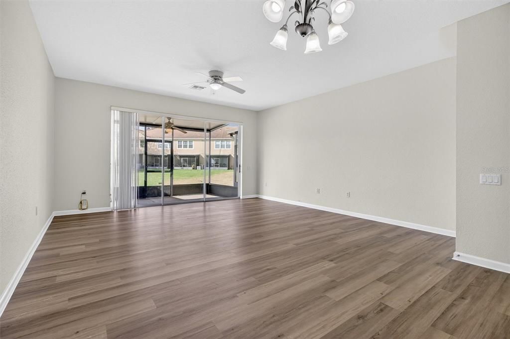 Active With Contract: $290,000 (3 beds, 2 baths, 1682 Square Feet)