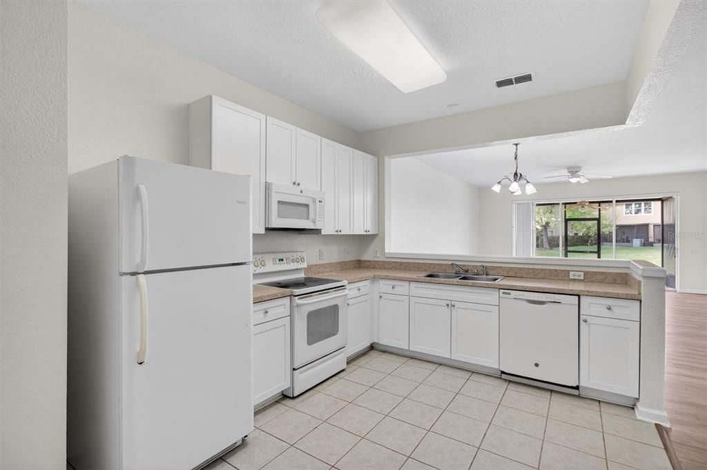 Active With Contract: $290,000 (3 beds, 2 baths, 1682 Square Feet)