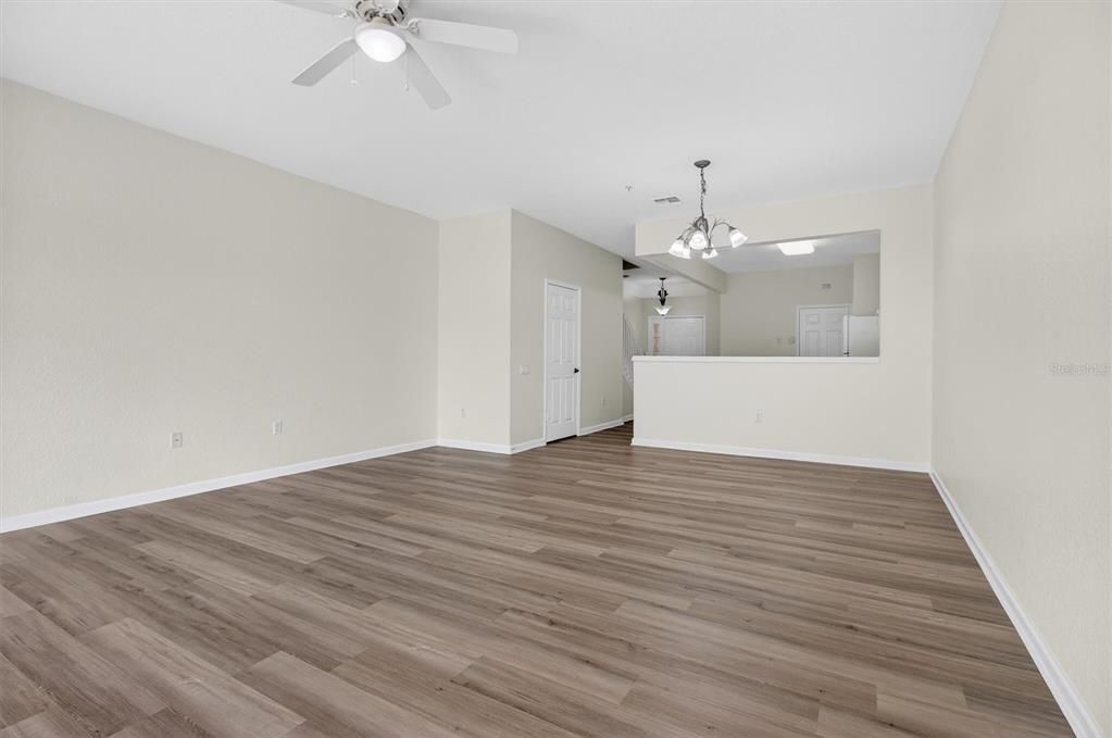Active With Contract: $290,000 (3 beds, 2 baths, 1682 Square Feet)