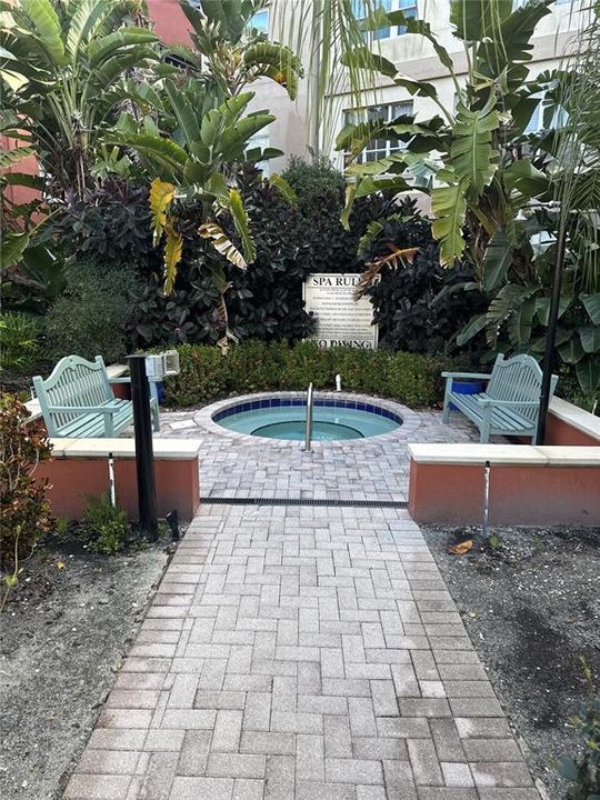 Active With Contract: $1,750 (1 beds, 1 baths, 789 Square Feet)