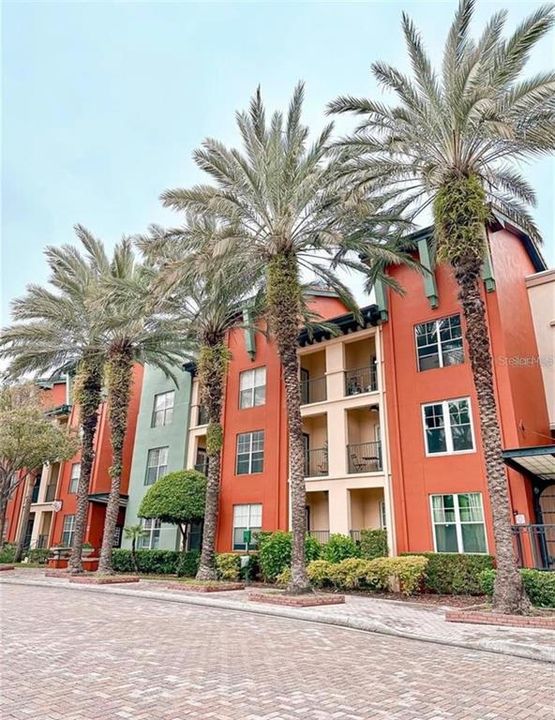 Active With Contract: $1,750 (1 beds, 1 baths, 789 Square Feet)