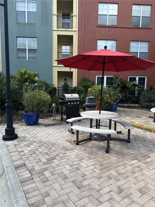 Active With Contract: $1,750 (1 beds, 1 baths, 789 Square Feet)