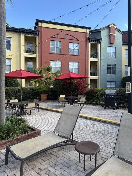 Active With Contract: $1,750 (1 beds, 1 baths, 789 Square Feet)