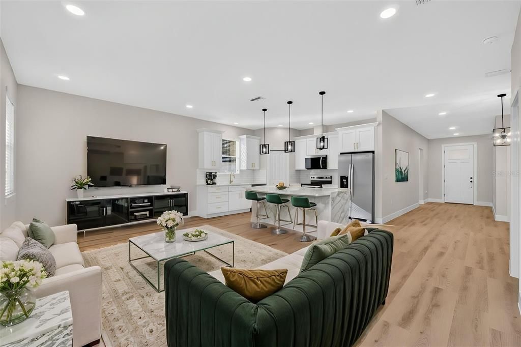 Activo con contrato: $319,900 (3 camas, 2 baños, 1585 Pies cuadrados)