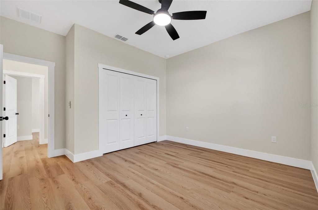 Activo con contrato: $319,900 (3 camas, 2 baños, 1585 Pies cuadrados)