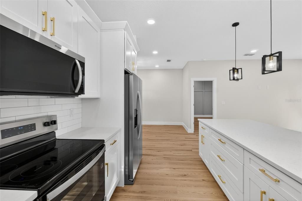 Activo con contrato: $319,900 (3 camas, 2 baños, 1585 Pies cuadrados)